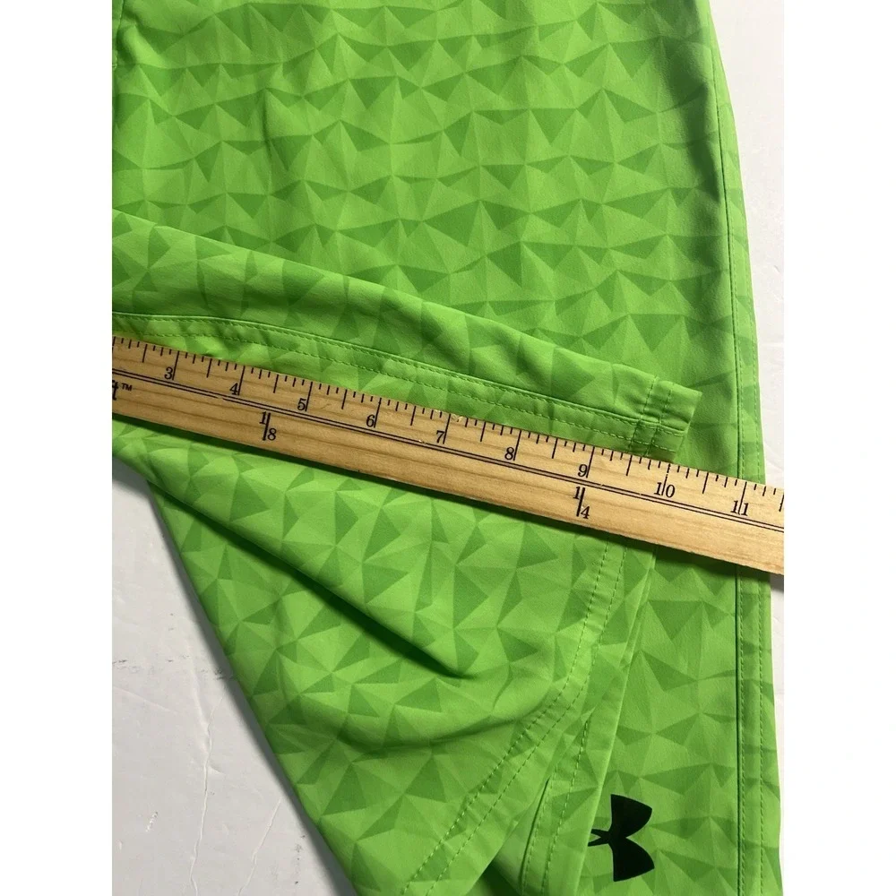 Under Armour Board Shorts Green Geometric Men's Size 34 Drawstring Pockets